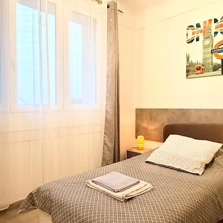 Aux Deux Ferries - North