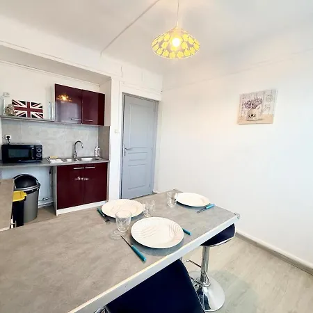 Aux Deux Ferries - North Apartment Calais
