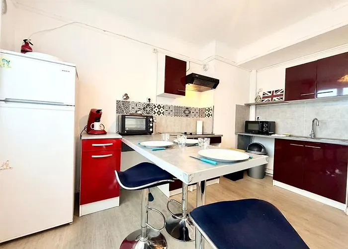 Aux Deux Ferries - North * Calais