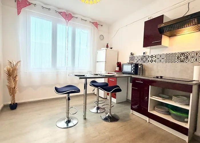 Aux Deux Ferries - North * Calais