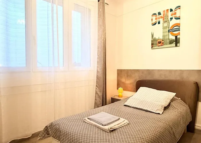 Aux Deux Ferries - North